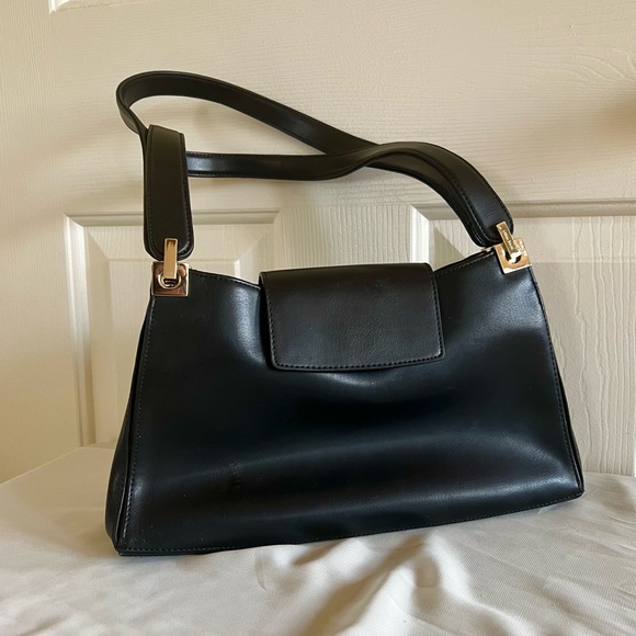 Nine West Handbags - ♟️NINE WEST Classic Shoulder Bag♟️